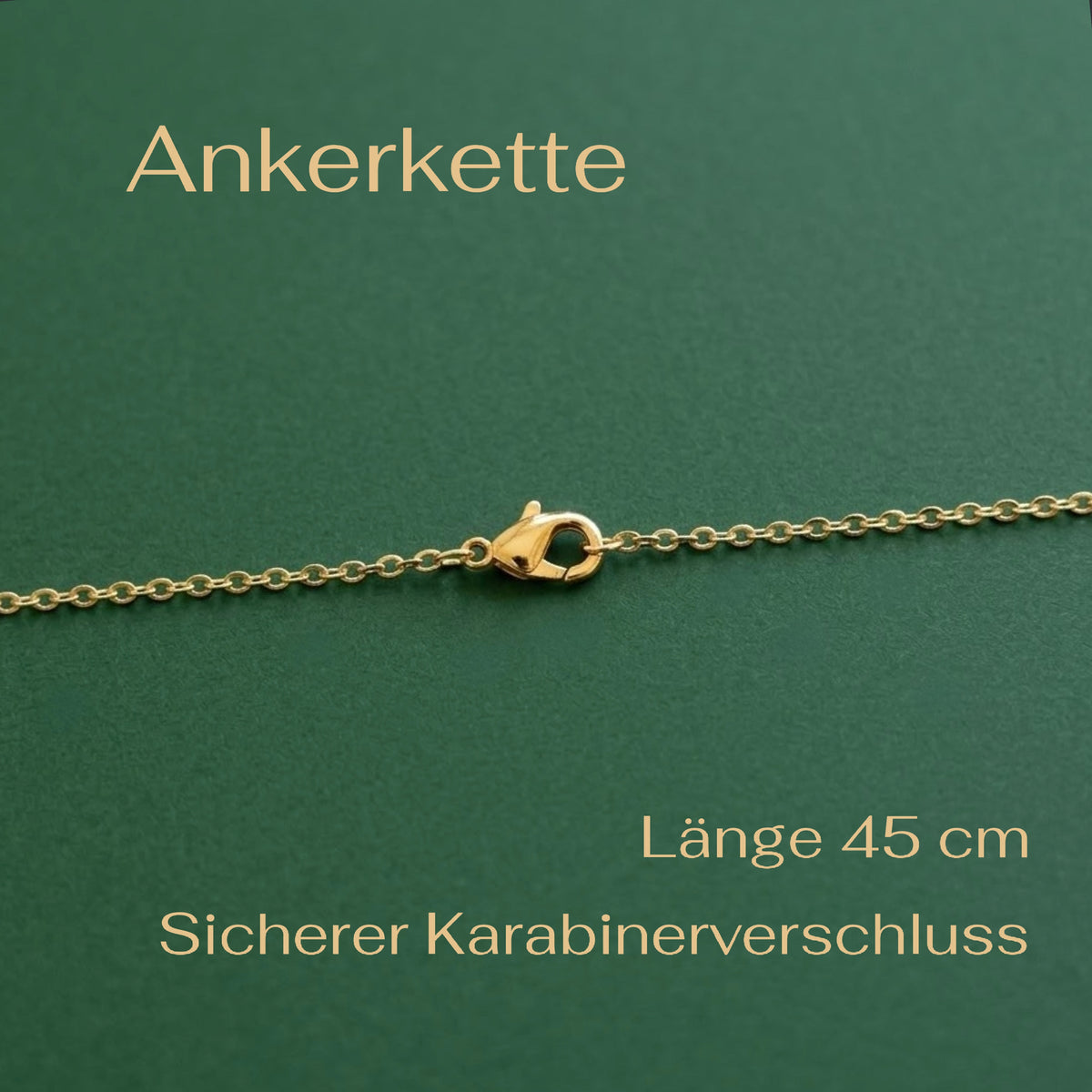 A gold chain necklace with a lobster clasp, shown on a dark green background with German text overlays reading 'Ankerkette', 'Länge 45 cm', and 'Sicherer Karabinerverschluss'.
