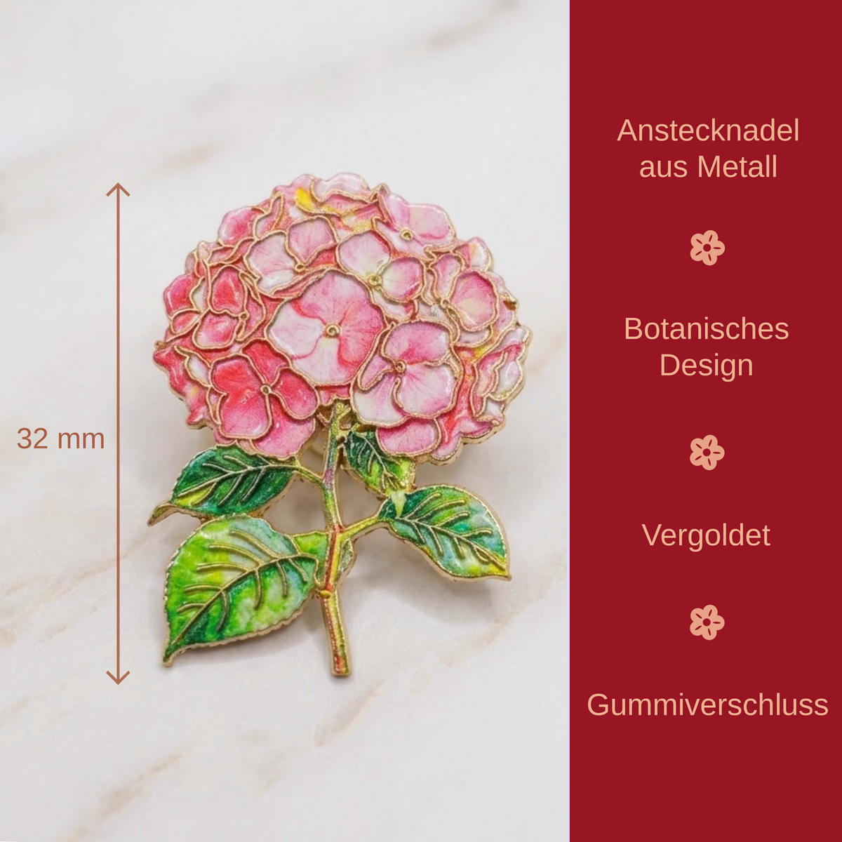 A pink hydrangea enamel pin with green leaves and gold metal outlines, shown on a light marble background with a dark red text panel on the right listing features in German, including 32 mm height and gold-plated finish.