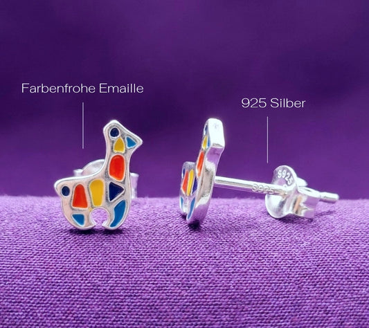 Colorful enamel llama or alpaca shaped stud earrings on a purple fabric background with text indicating 'Farbenfrohe Emaille' and '925 Silber'.